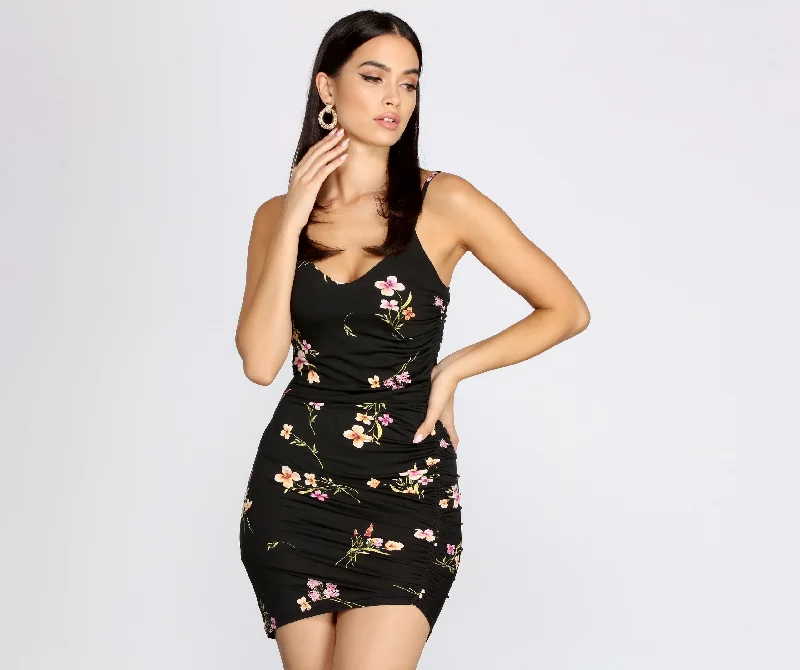 Can't Forget Me Floral Graceful Side Ruched Mini Dress Trendy Button-Detail Mini Dress