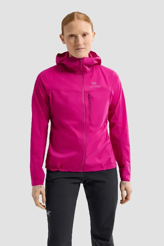 Arc'teryx Women's Squamish Hoody in Amaranthus Hoodie with Slim Fit Tailored Modern